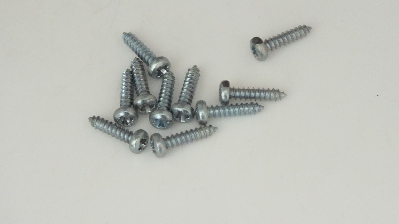 S1267 HORNBY TRIANG PKT 10 SELF TAPPING SCREWS NO2 3/8