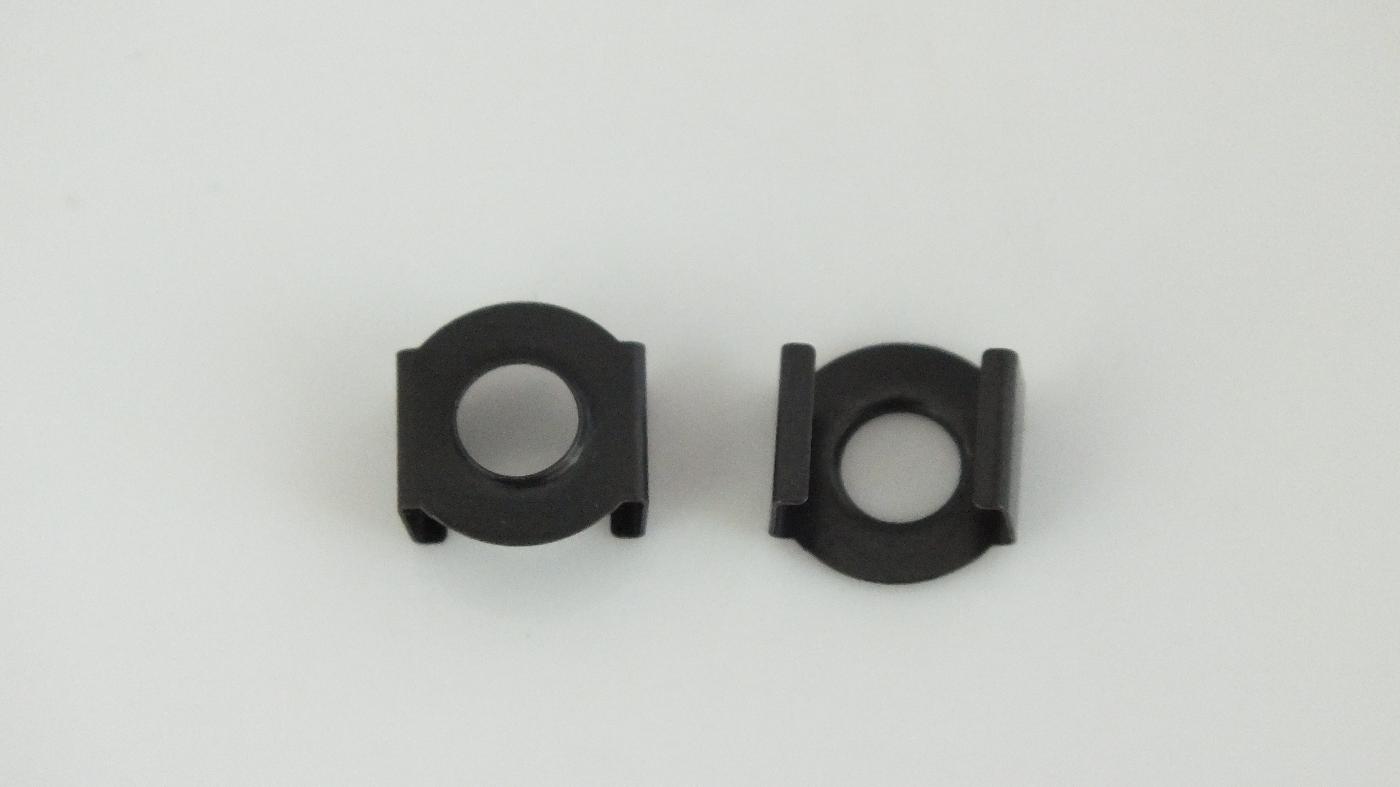 S3035 HORNBY TRIANG PKT 2 SPRING PLATE CLIPS FOR FELT OIL RING ON X03/04      Y13E