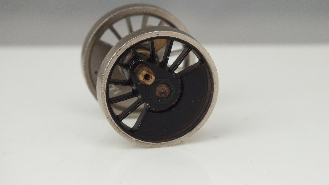 X2655 HORNBY TRIANG DRIVE WHEEL AXLE ASSY  2-8-0  8F       S4A