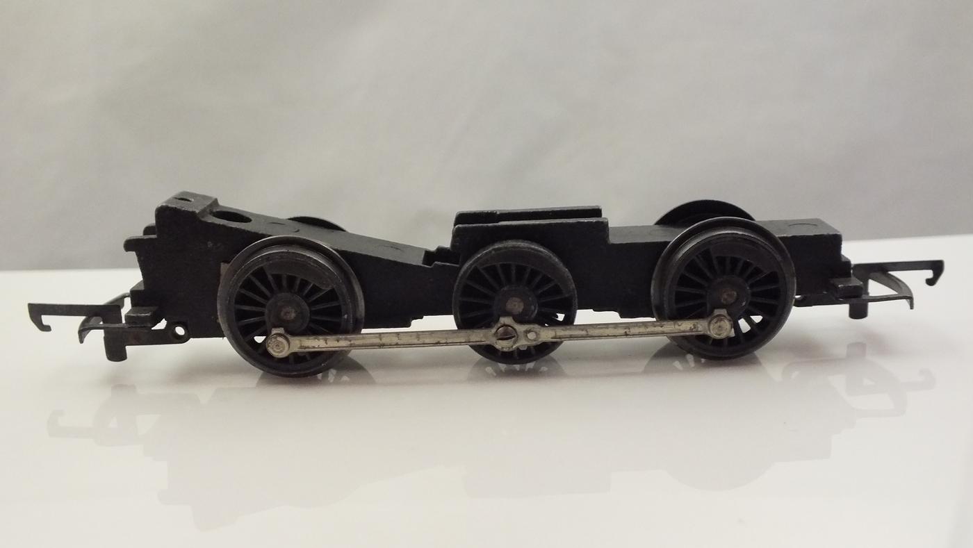 X548 # HORNBY TRIANG ROLLING CHASSIS 0-6-0 JINTY WITH PLASTIC DRIVE GEAR       M2B