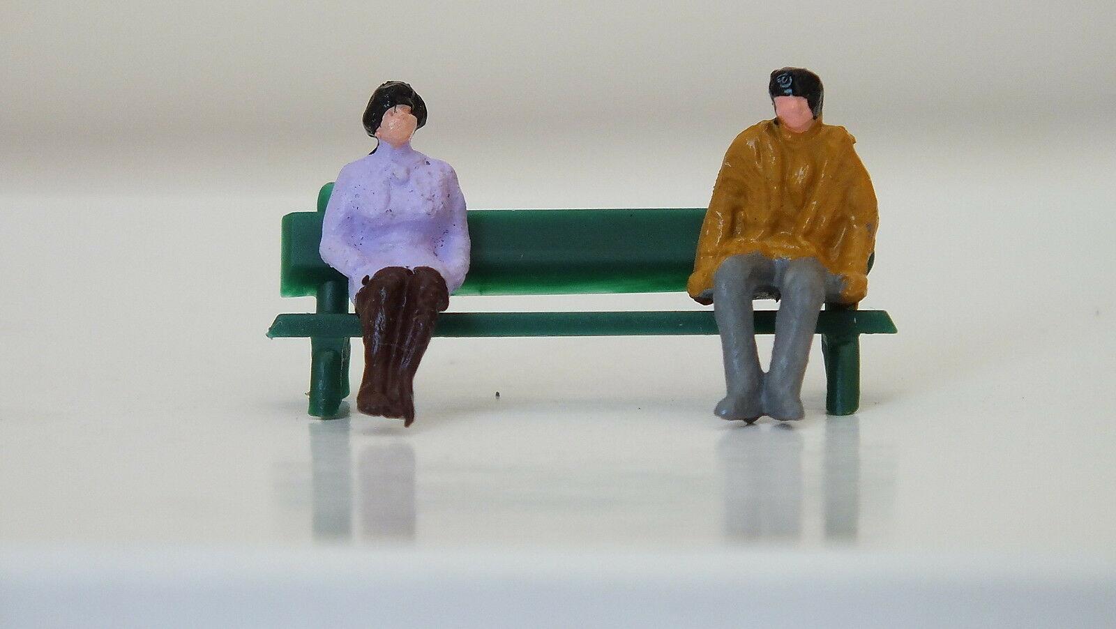 MS164  #  HORNBY TRIANG FIGURES ON A BENCH   F1A